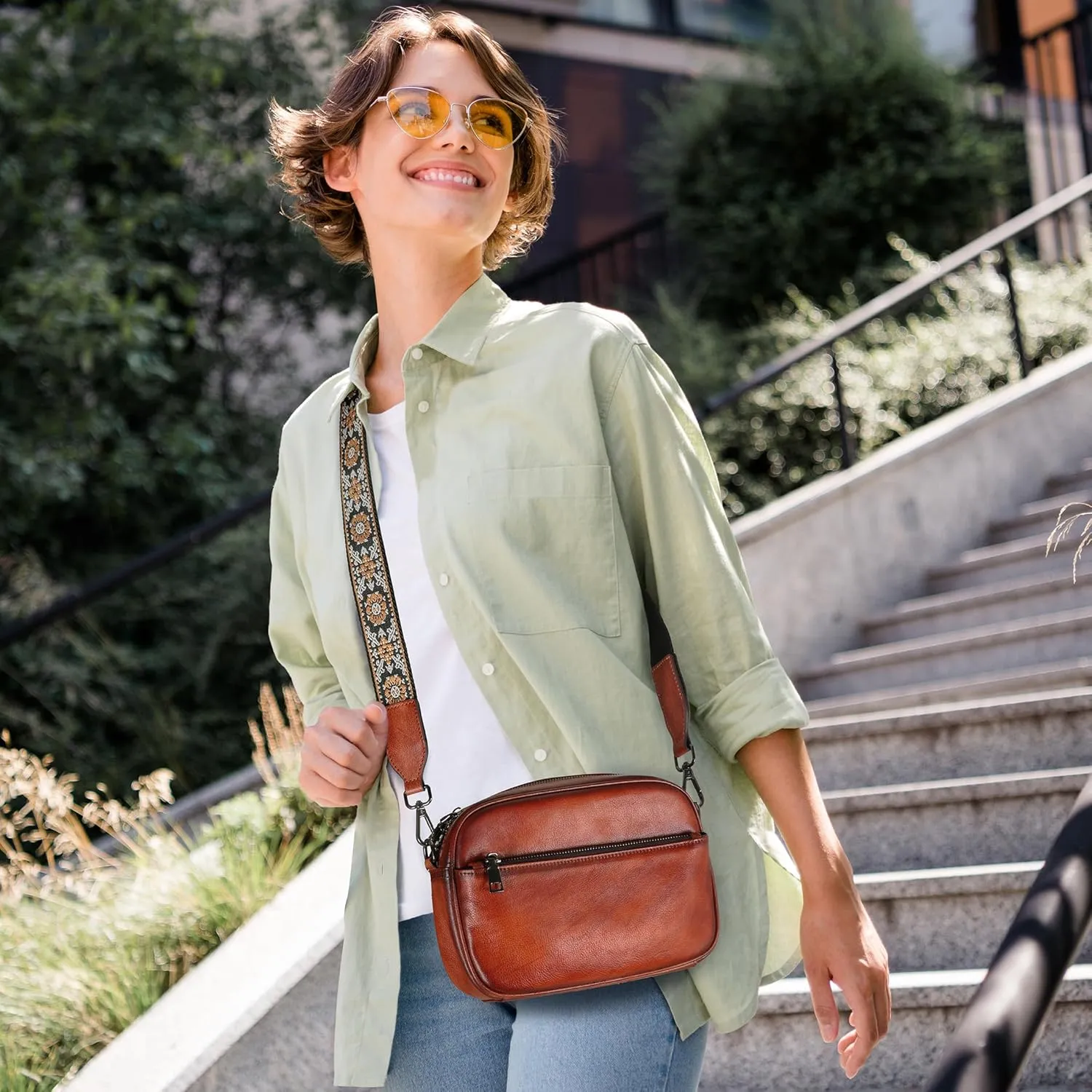 Iswee Leather Crossbody Bags for Women Vintage Shoulder Bag Small Satchel Purse Zippered Purse with Adjustable Strap
